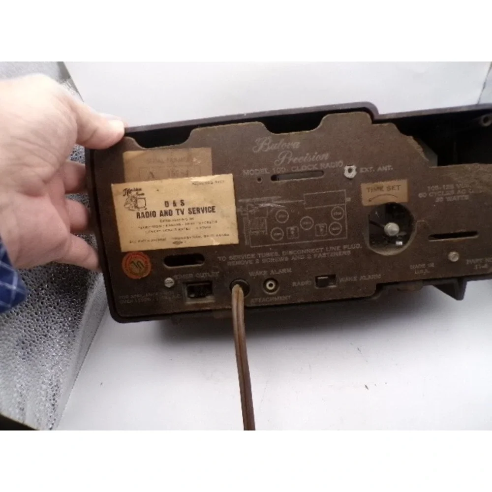 Vintage Bulova Precision 100 Clock Radio Mid Century Mod‎ AM Bakelite Powers On